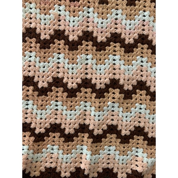Vintage HANDMADE CROCHETED AFGAN‎ 70" X 55" CHEVRON PATTERN Peach Pink Brown - Picture 6 of 9